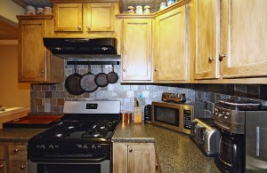 Garage apartment - updated kitchen with new appliances