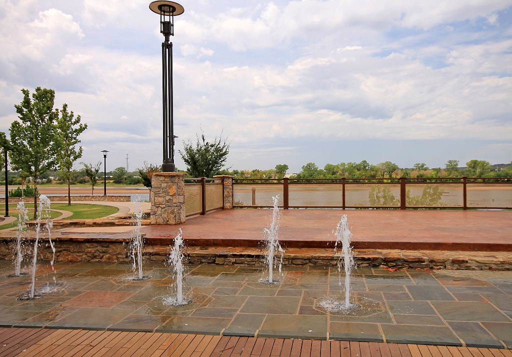Tulsa Riverpark Plaza