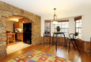 breakfast nook with bay window